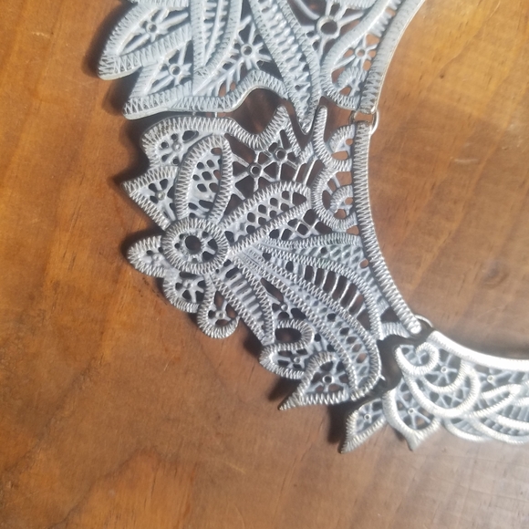 Claire's Gray Metal Lace Necklace - Picture 7 of 7